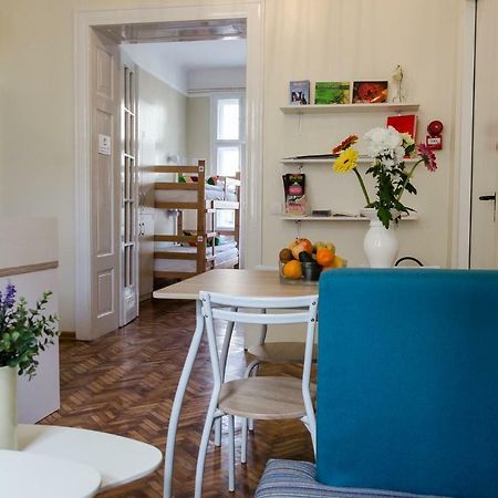 Roommates Hostel Belgrád Kültér fotó